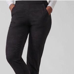 Athleta Brooklyn Camo Jogger, Black size 10, excellent condition